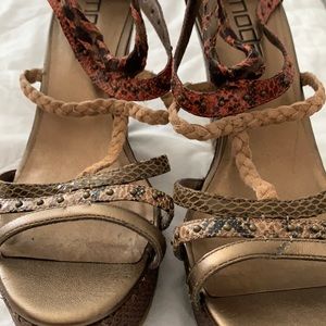 Moda wedges.  Like new